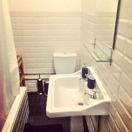 Huge Sunny 4bedroom In Principe Real. דירה ליסבון